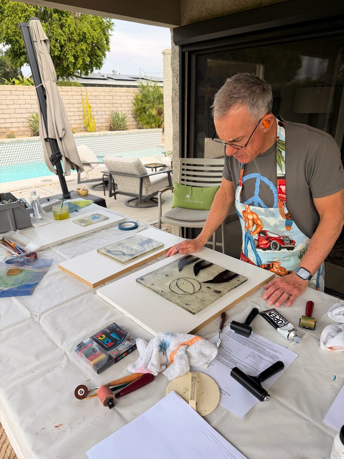 Jerry Harty printing outdoors on a patio table in Rancho Mirage, California